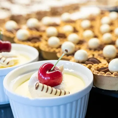 Neptun 4* ساني بيتش