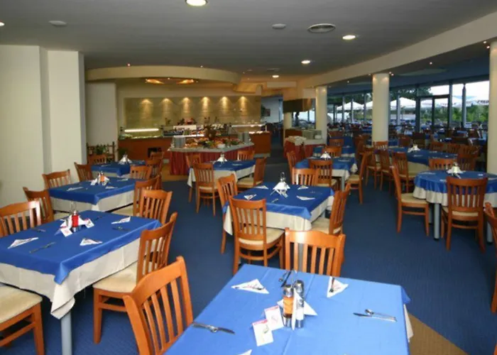 乐朋海滩酒店 4*